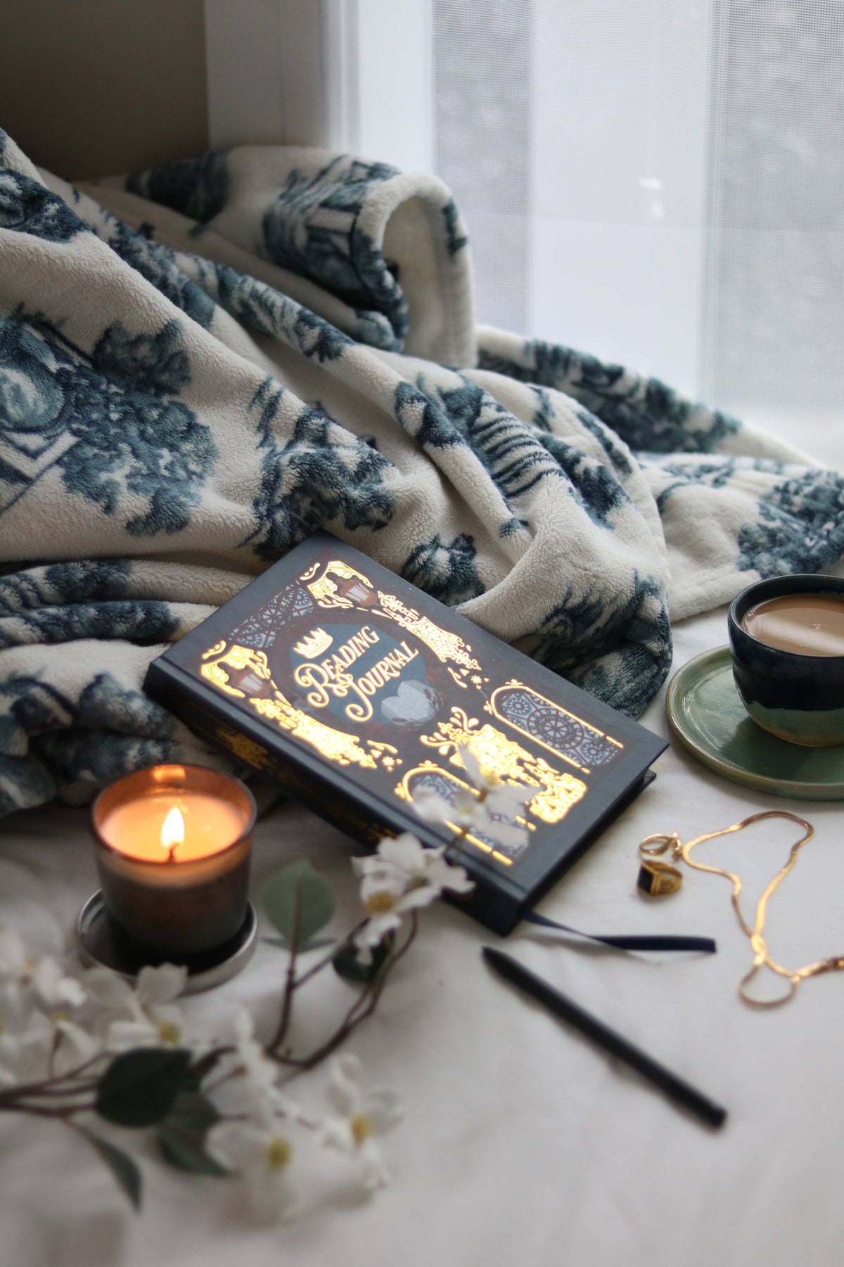 Bound to bloom - The Royal: Reading Journal